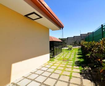 Casa de 2 plantas a la venta en Loa Castillos de La Guacima, Alajuela 