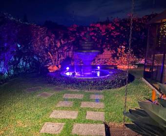 Casa de 2 plantas a la venta en Loa Castillos de La Guacima, Alajuela 