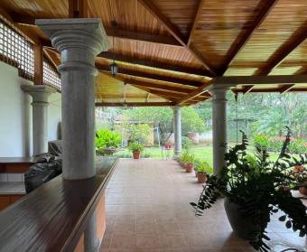 Espectacular casa independiente a la venta en Guachipelín de Escazú, San José.