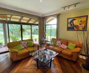 Spectacular independent house for sale in Guachipelín, Escazú, San José.