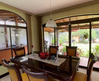 Espectacular casa independiente a la venta en Guachipelín de Escazú, San José.