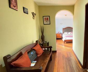 Spectacular independent house for sale in Guachipelín, Escazú, San José.