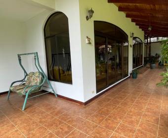 Espectacular casa independiente a la venta en Guachipelín de Escazú, San José.