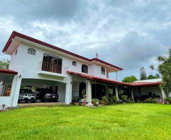 Espectacular casa independiente a la venta en Guachipelín de Escazú, San José.