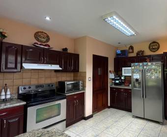 Spectacular independent house for sale in Guachipelín, Escazú, San José.