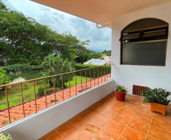 Espectacular casa independiente a la venta en Guachipelín de Escazú, San José.