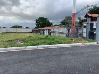 Se vende lote de 940m2 en calle privada de Rio Oro en Santa Ana 23-156