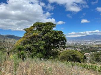 Se vende amplio terreno de 16,200m2 en las montañas de Escazú 23-1737