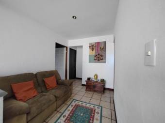 Se vende espaciosa casa con patio en condominio de Pozos en Santa Ana 24-1471