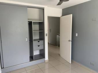 Se vende espaciosa casa con terraza en condominio de Piedades en Santa Ana 24-414