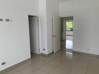 Se vende espaciosa casa con terraza en condominio de Piedades en Santa Ana 24-414