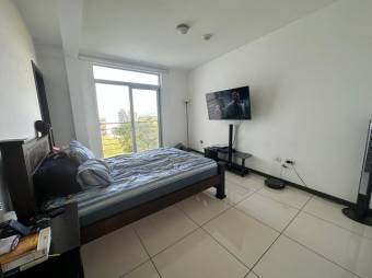 Se vende espacioso apartamento en condominio de Uruca en San José 24-1130