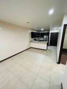 Se vende espacioso apartamento en torre paseo colon de Merced 24-622