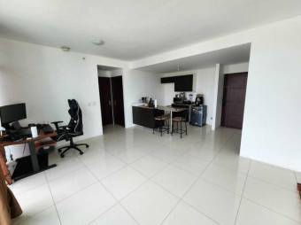 Se vende espacioso apartamento para inversión en condominio de Hatillo en San José 24-1197