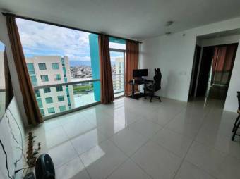 Se vende espacioso apartamento para inversión en condominio de Hatillo en San José 24-1197