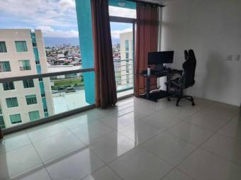 Se vende espacioso apartamento para inversión en condominio de Hatillo en San José 24-1197