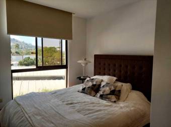 Se vende moderno apartamento en condominio de Rio Oro en Santa Ana 24-1370