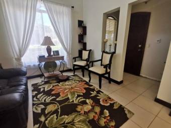 Se vende espaciosa casa con patio en condominio de Guácima en Alajuela 23-1591