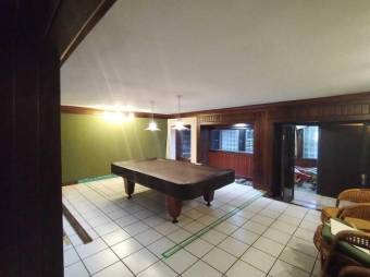 Se vende lujosa casa con patio y terraza en condominio de Rohromoser 24-1564