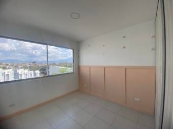 Se vende moderna casa con patio en condominio de San Miguel de Heredia 24-1572