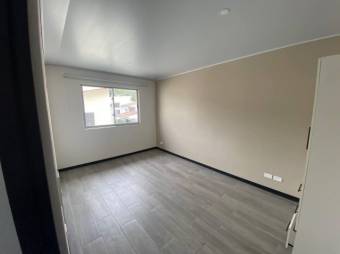 Se vende moderna y espaciosa casa en condominio de Brasil en Santa Ana 24-1577