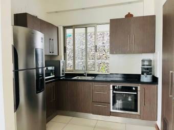 Se vende espacioso Apartamento en condominio de Piedades en Santa Ana 24-1583