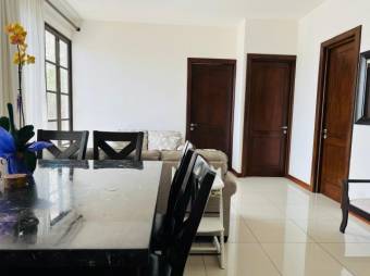 Se vende espaciosa casa en condominio de Piedades en Santa Ana 24-1583