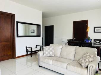 Se vende espacioso Apartamento en condominio de Piedades en Santa Ana 24-1583