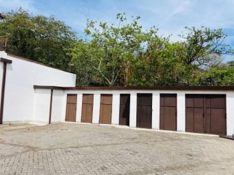 Se vende espaciosa casa en condominio de Piedades en Santa Ana 24-1583