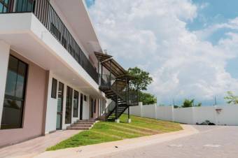 Se vende moderno apartamento para inversión en condominio de Pozos en Santa Ana 24-1579