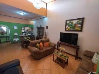 Se vende espaciosa casa con patio en San Francisco de 