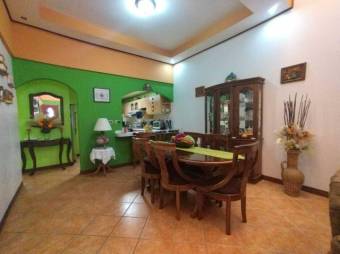 Se vende espaciosa casa con patio en San Francisco de 