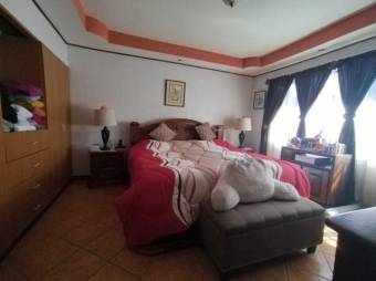 Se vende espaciosa casa con patio en San Francisco de 