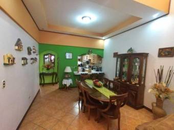 Se vende espaciosa casa con patio en San Francisco de Heredia 24-1601