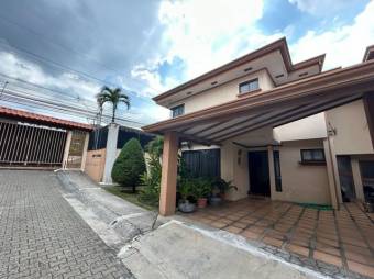 Se vende espaciosa de 2 plantas en condominio de San Rafael en Alajuela 24-1619