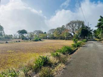 Se vende amplio lote con mas de 7,200m2 en Concepción de Heredia 24-1508