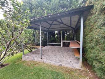 Se vende amplio lote de casi 2,500m2 en San Rafael de Heredia 24-237 