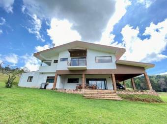 Se vende increíble finca con 149,270m2 de lote en Santa Barbara de Heredia 23-2274