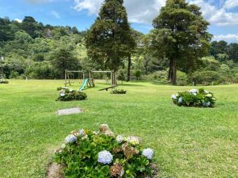 Se vende increíble finca con 149,270m2 de lote en Santa Barbara de Heredia 23-2274