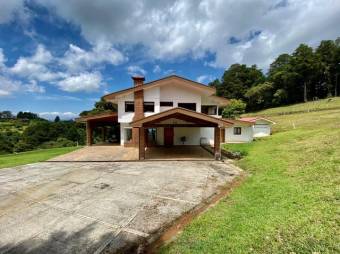 Se vende increíble finca con 149,270m2 de lote en Santa Barbara de Heredia 23-2274