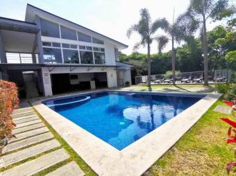 Se vende moderna y espaciosa casa en condominio de Brasil en Santa Ana 24-1632