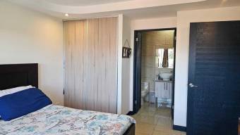 Se vende espacioso apartamento en condominio de San Pablo de Heredia 24-1634