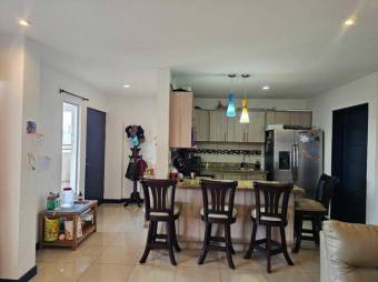 Se vende espacioso apartamento en condominio de San Pablo de Heredia 24-1634