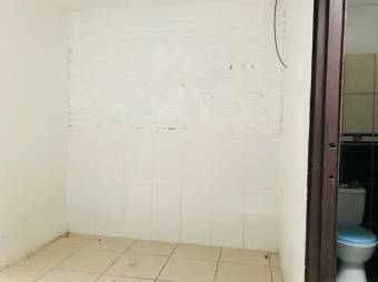 Se vende espaciosa casa para inversión en Heredia Centro 24-1014