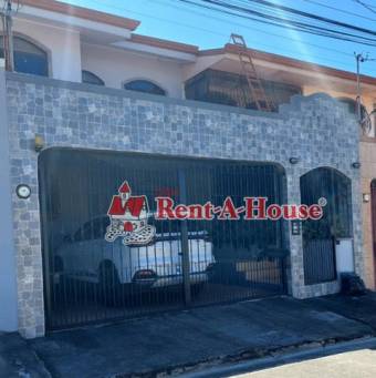 Se vende espaciosa casa con patio en condominio de Mercedes en Heredia 24-1109