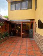 Se vende espaciosa casa con patio en San Joaquín de Heredia 23-2059