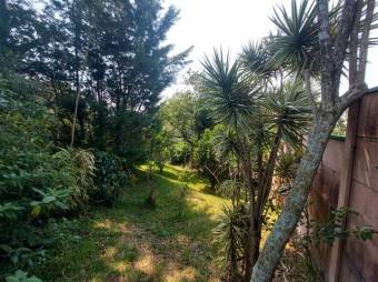 Se vende espaciosa casa con amplio lote de 665m2 en Poas de Alajuela 24-1610