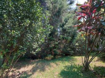 Se vende espaciosa casa con amplio lote de 665m2 en Poas de Alajuela 24-1610