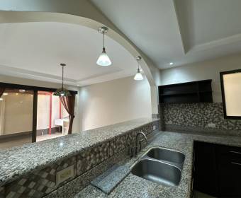 Casa a la venta en condominio Villa Flores en Alajuela