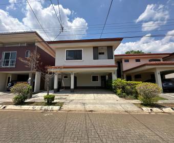 Casa a la venta en condominio Villa Flores en Alajuela